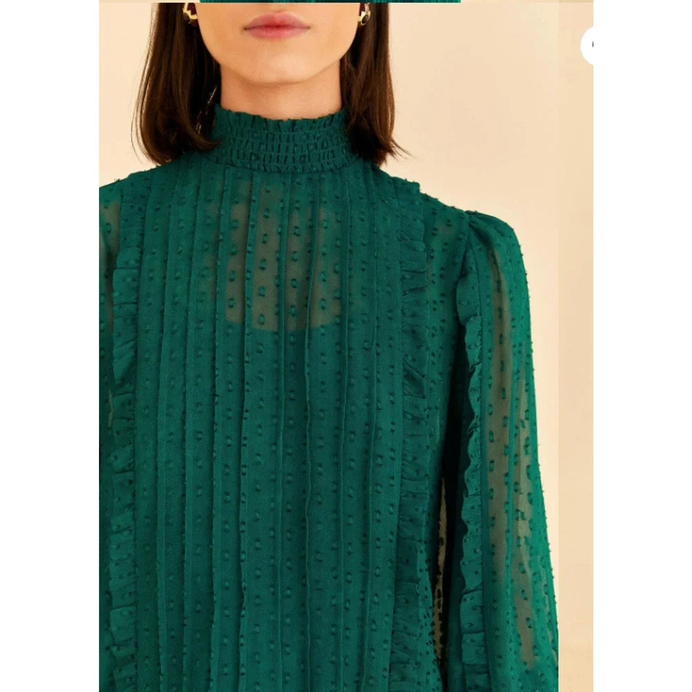 FARM RIO NWT Ruffled Long Sleeve Swiss Dot Blouse in Emerald // M